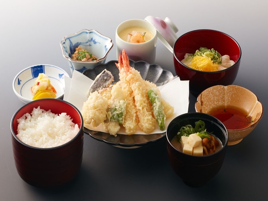 【直前割】ご夕食はおまかせ定食！お布団はセルフサービス敷き（和室バストイレ付き◇禁煙室）